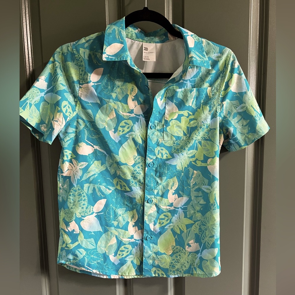 All in Motion Boys Shirt Size Large! Hawaiin Style Shirt! Button Down
